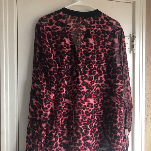 Large KUT from the Kloth Women Blouse RN#58539 Red Leopard Print Sheer Mach wash - Picture 5 of 6